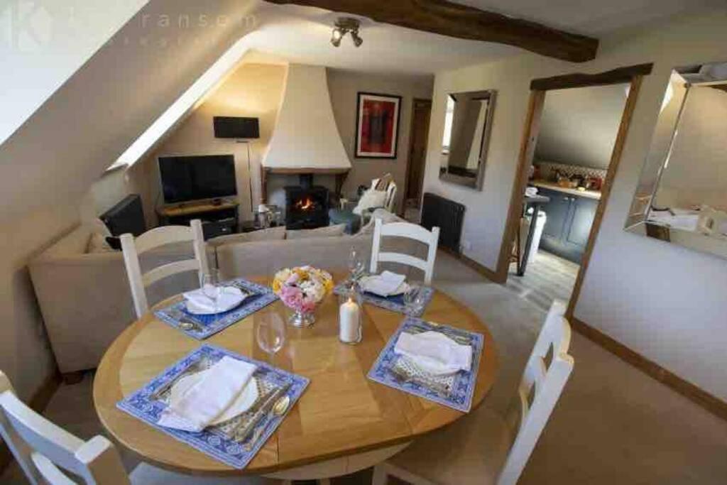 The Old Manor Coach House Apartment Cirencester Ngoại thất bức ảnh